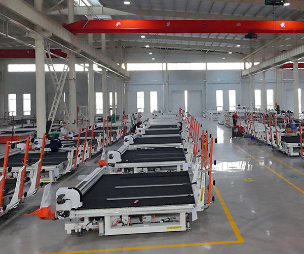 Labor-saving automatic glass processing cutter
