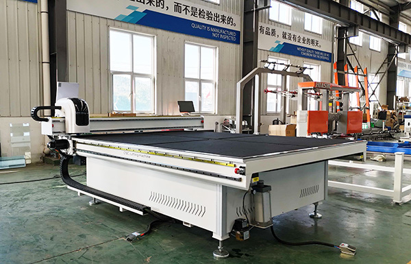 Automatic rail lubrication glass machine