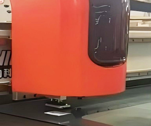 Low-E glass line with auto breaking table